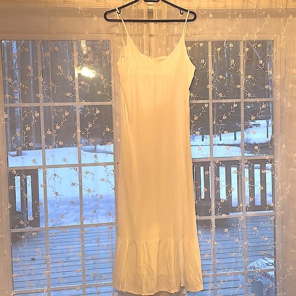 COPY - White slip dresses, Sizes S, M, and L - Picture 8 of 11